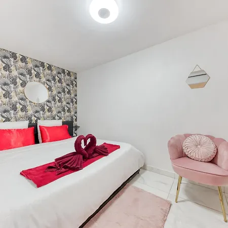 La Belle Hirondelle - Jacuzzi Apartment *