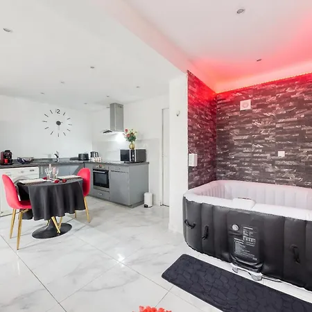 La Belle Hirondelle - Jacuzzi Apartment Morangis (Essonne)